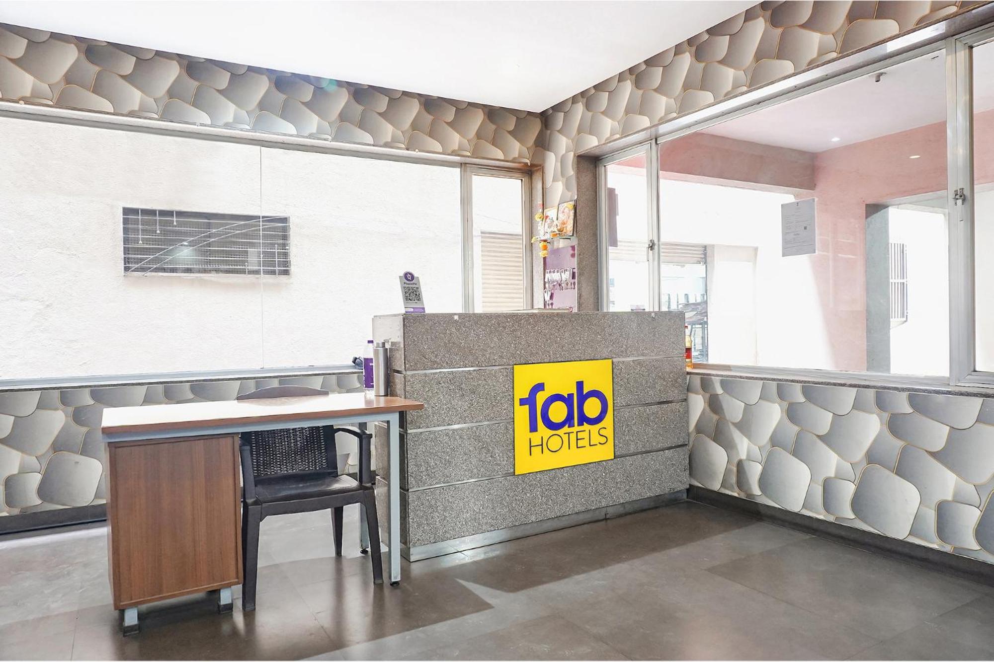 Fabhotel Classic Executive Phursungi Bagian luar foto