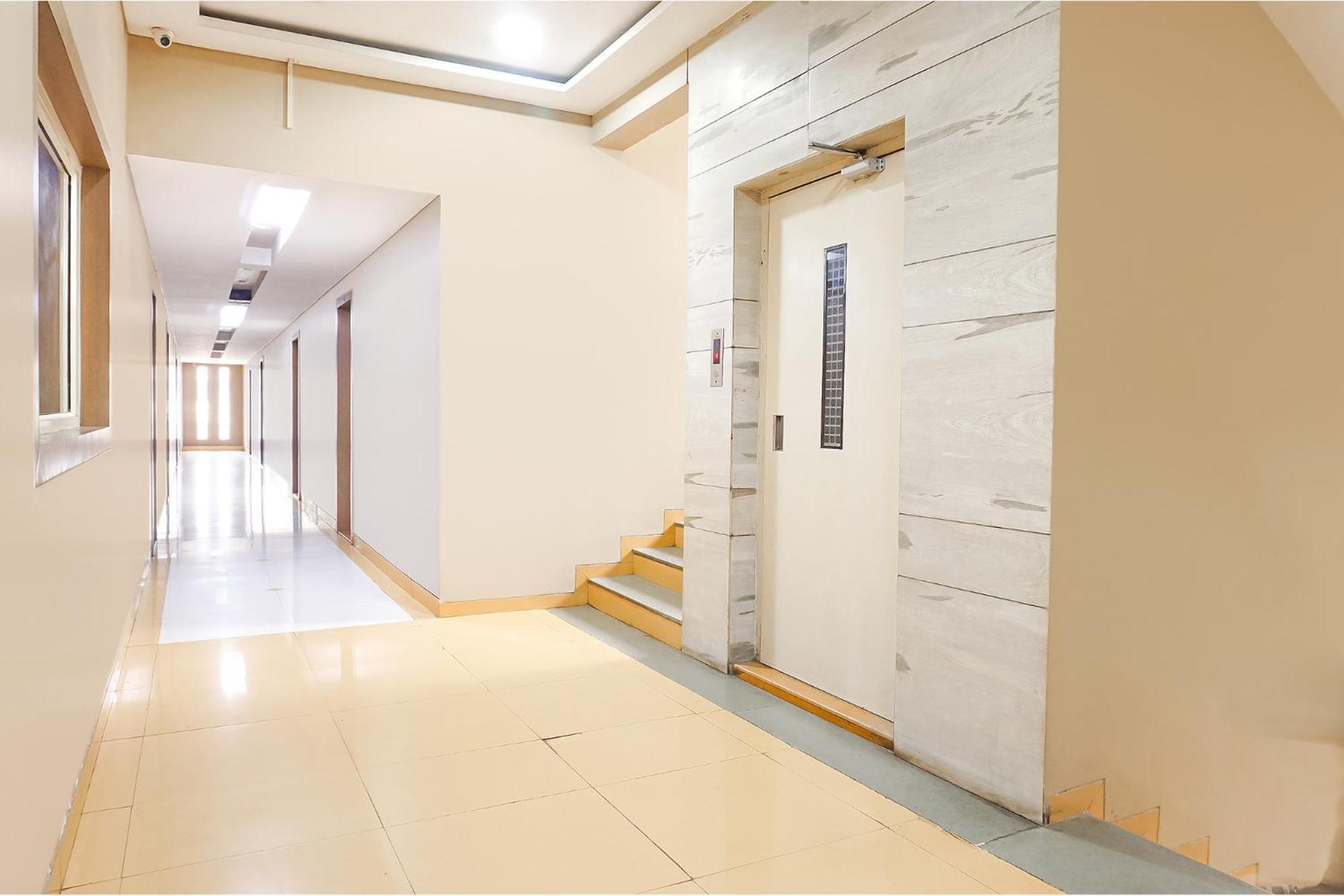 Fabhotel Classic Executive Phursungi Bagian luar foto